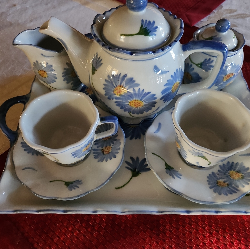 Tea Set - Picture 4 of 5